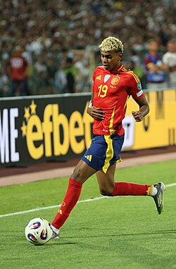 Lamine Yamal Urges Barcelona to Sign Victor Osimhen as Missing Piece