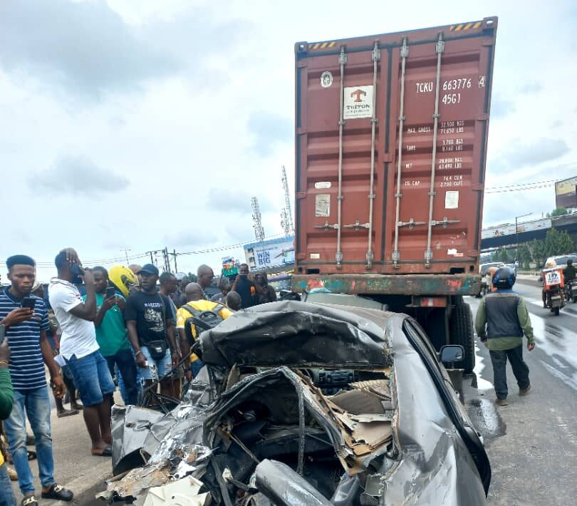Six Killed, Six Injured as Speeding Bus Crashes into Truck on Lagos-Ibadan Expressway