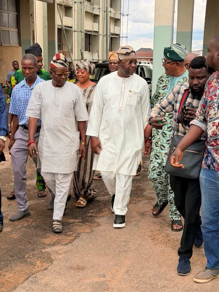 Sunday Dare Visits Rescued Pupils at LAUTECH, Reaffirms Tinubu’s Commitment to Security